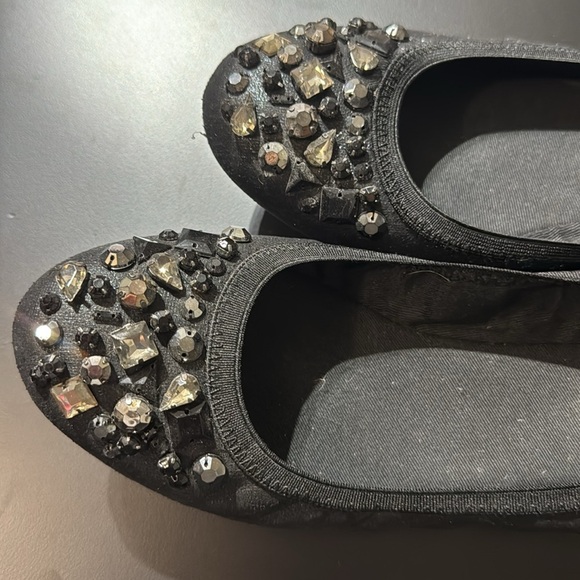 Women’s size 9.5 | Simply Vera Vera Wang | Black Embellished Flats - Picture 2 of 5